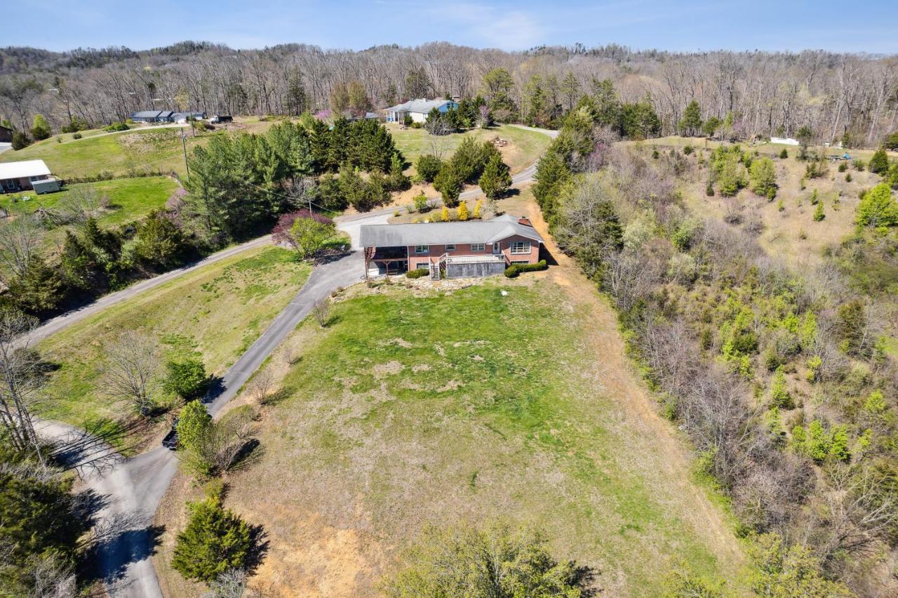 Mid-Century Vintage Brick Ranch Upstairs Guesthouse Sevierville Exterior foto